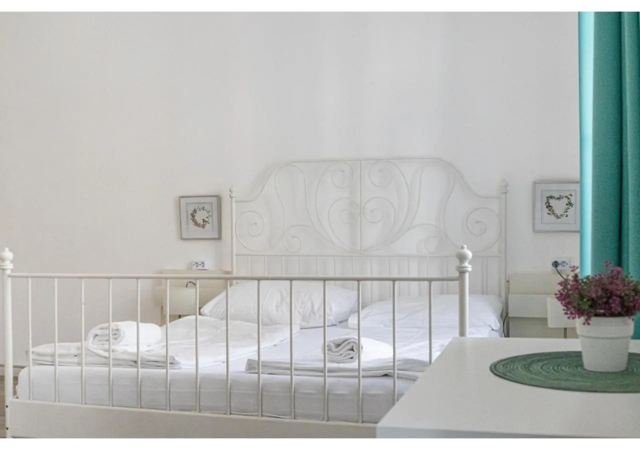3 Elegant Apartments - Ideal For Long Stays Vienna Austria
